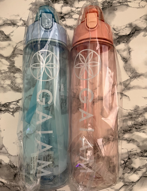 Gaiam Plastic Water Bottles Straw Top Blue Pink Translucent Set of 2 NEW 32 oz