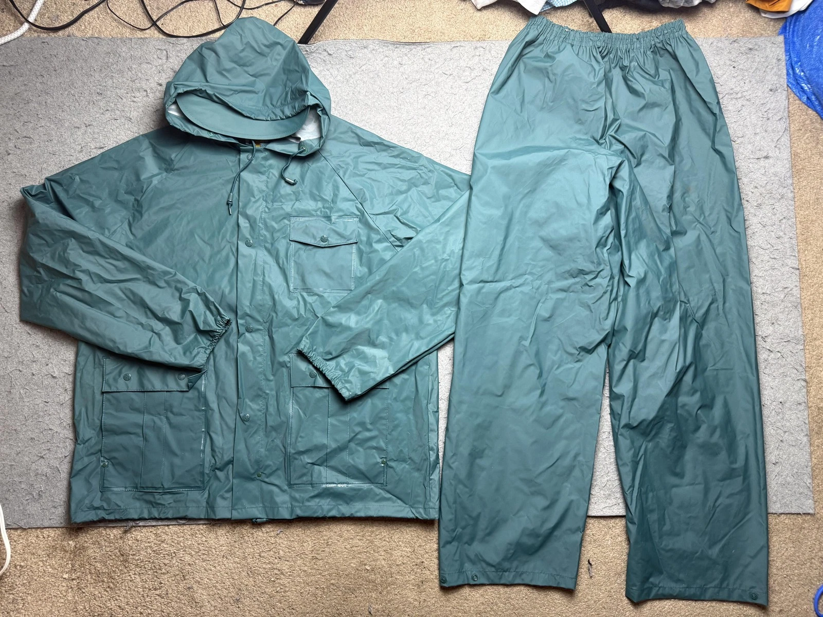 Bass Pro Shops Rain Suit Mens Large Green Hooded Waterproof Jacket Pants Fishing
Opens in a new wind