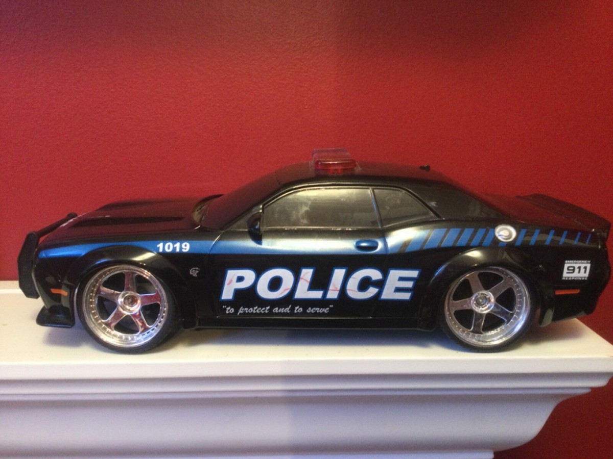 Jada Toys 2019 Dodge Challenger SRT Hellcat Police Car