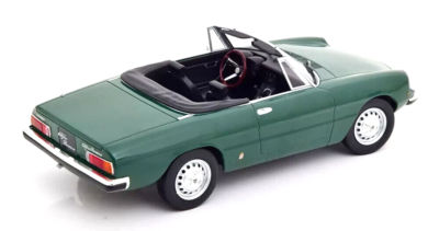 1/18 Alfa Romeo Duetto 2000 Spider 1978 Green Diecast Model Car by