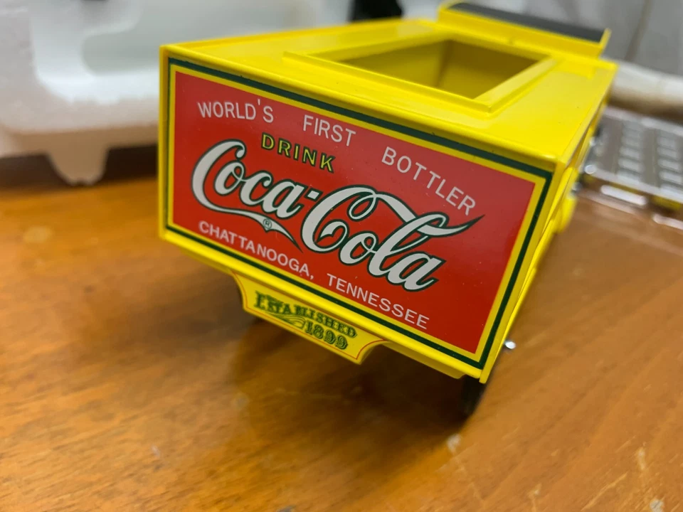 The Danbury Mint Vintage 1927 Coca Cola Ford Delivery Truck Die Cast Car NEW - Image 3 of 4