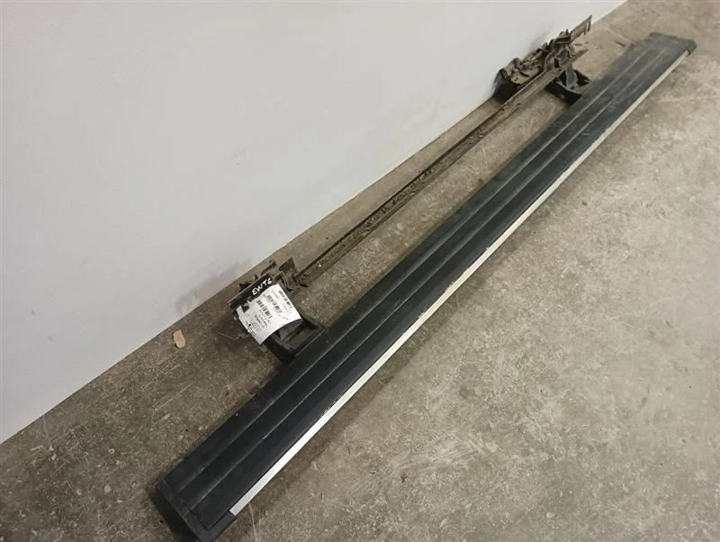 Passenger Right Running Board from 2016 Chevrolet Suburban 1500 11273928 - Image 2 of 4