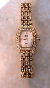 Authentic Nolan Miller Glamour Collection Watch Gold Plated 6.5"  New Battery 6.5"
