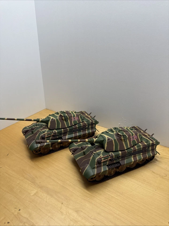 21st Century Toys Ultimate 1:32 German King Tiger Stripe 334 Bastogne Lote de 2 Foto 2 de 4