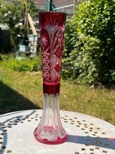 Vase en cristal taillé overlay rouge dans le goût de Val Saint Lambert