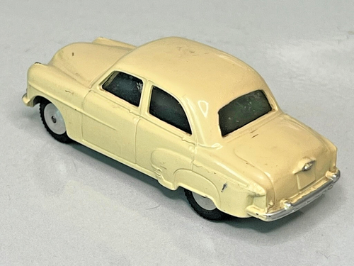 Corgi Toys No. 203 Vauxhall Velox Saloon - Picture 2 of 8