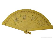 SMALL VINTAGE CELLULOID HAND FAN W/ FlOWERS VICTORIAN VANITY DRESSER DISPLAY