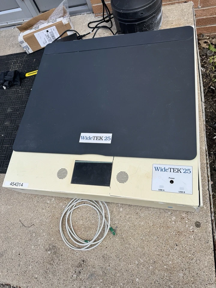 Wide Tek 25-600 Flatbed Scanner ( Not Working Without Screen, Few Broken )  - Image 2 of 4
