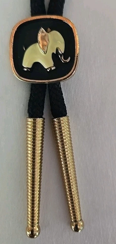 Corbata bolo tono latón HICKOK de colección elefante blanco sobre esmalte negro. SKU6 Foto 2 de 4