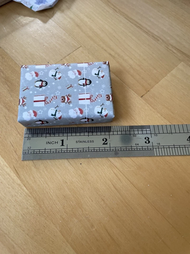 1:12 or 1:6 scale wrapped Christmas gifts for dollhouse. Lot of 10.  - Image 4 of 4