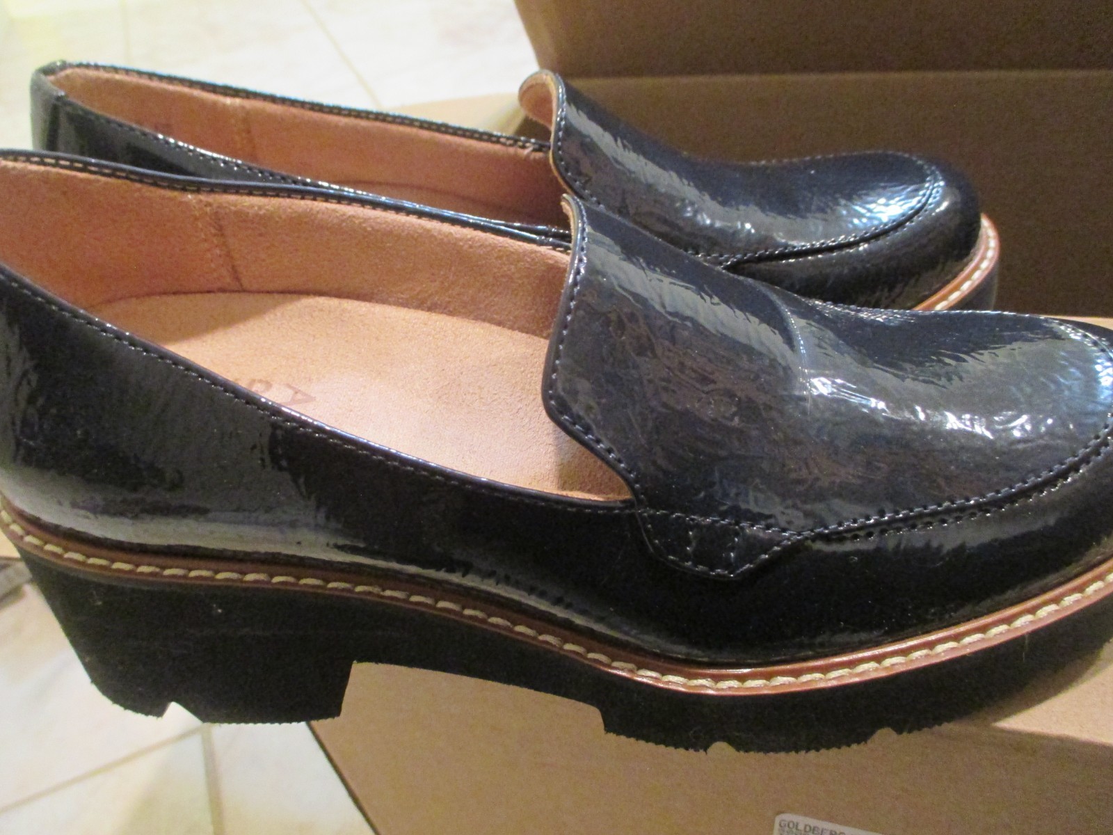 SAOLA Mocassino Naturalizer Darry Lug suola nero vernice donna taglia 6M EU 36