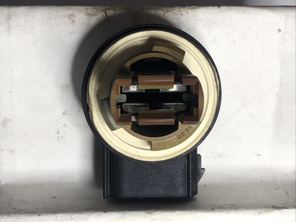 Оригинальный 2004 ~ 17 Ford Lincoln - галогенные задние фонари тормозная лампа гнездо - 2U5A13400LB - Изображение 2 из 4