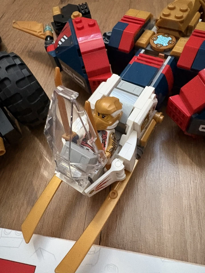 LEGO Ninjago 71834 Zane's Ultra Combiner Mech, photo 3 of 5