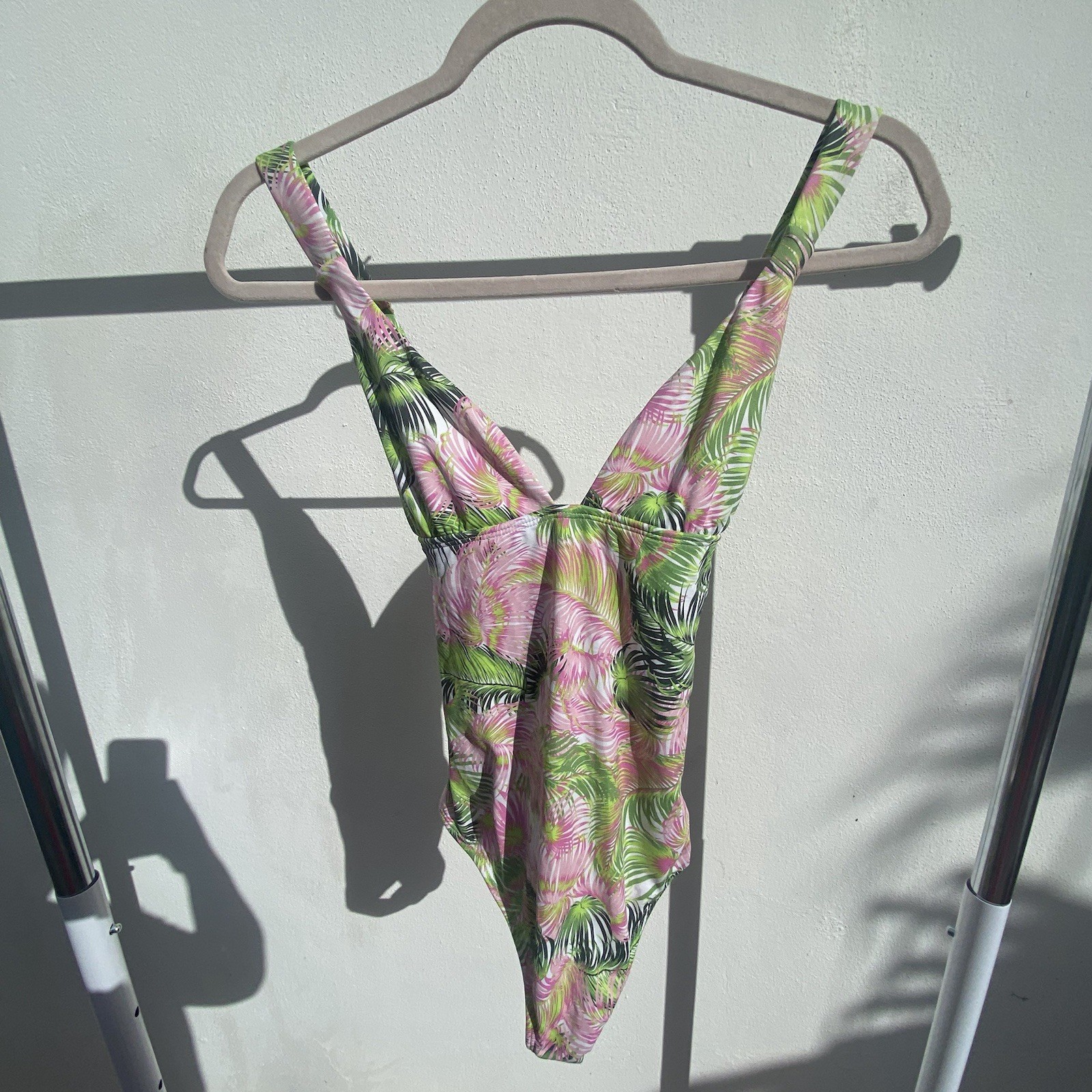 Onda de Mar Pink & Green Palm Tree Floral One Piece Swimsuit Size Medium