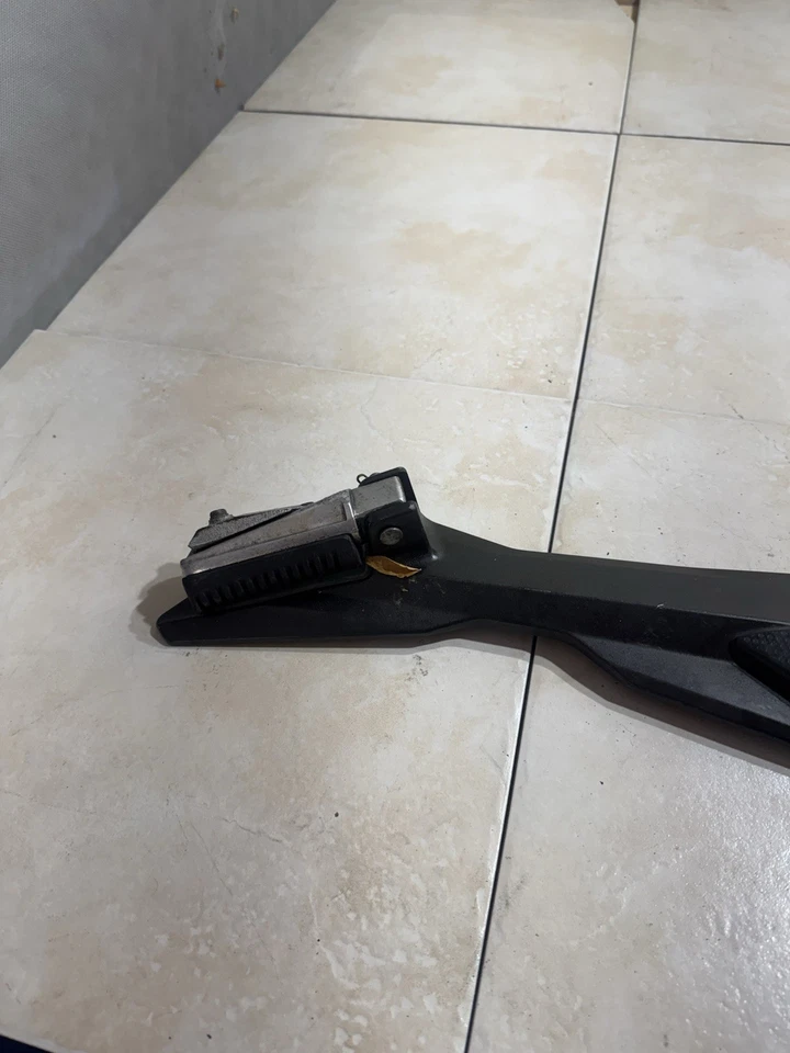 Комплект опор для левой ноги 2009-2017 Yamaha Fz6r - Изображение 3 из 4