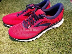 brooks trainers uk