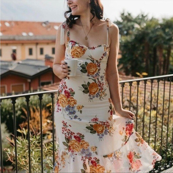 sweetheart neckline dress midi Angelina Sweetheart Floral Midi Dress • American Threads Boutique Blue Floral / L