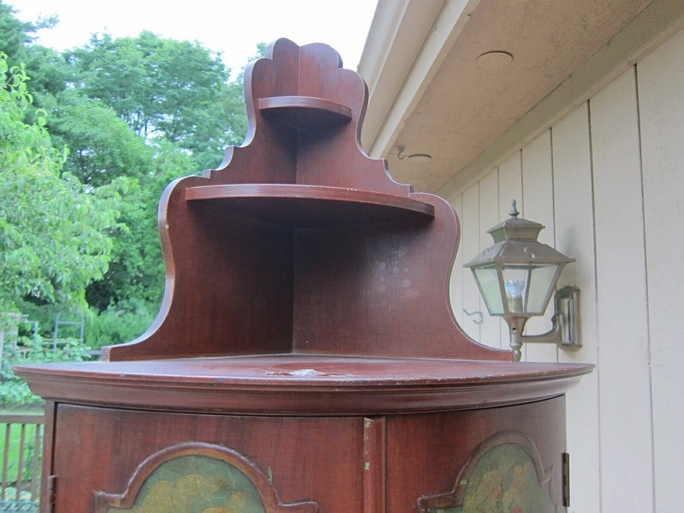  ARMÁRIO DE CANTO ESTILO RAINHA ANNE, PINTADO À MÃO, vintage  - Imagem 3 de 4