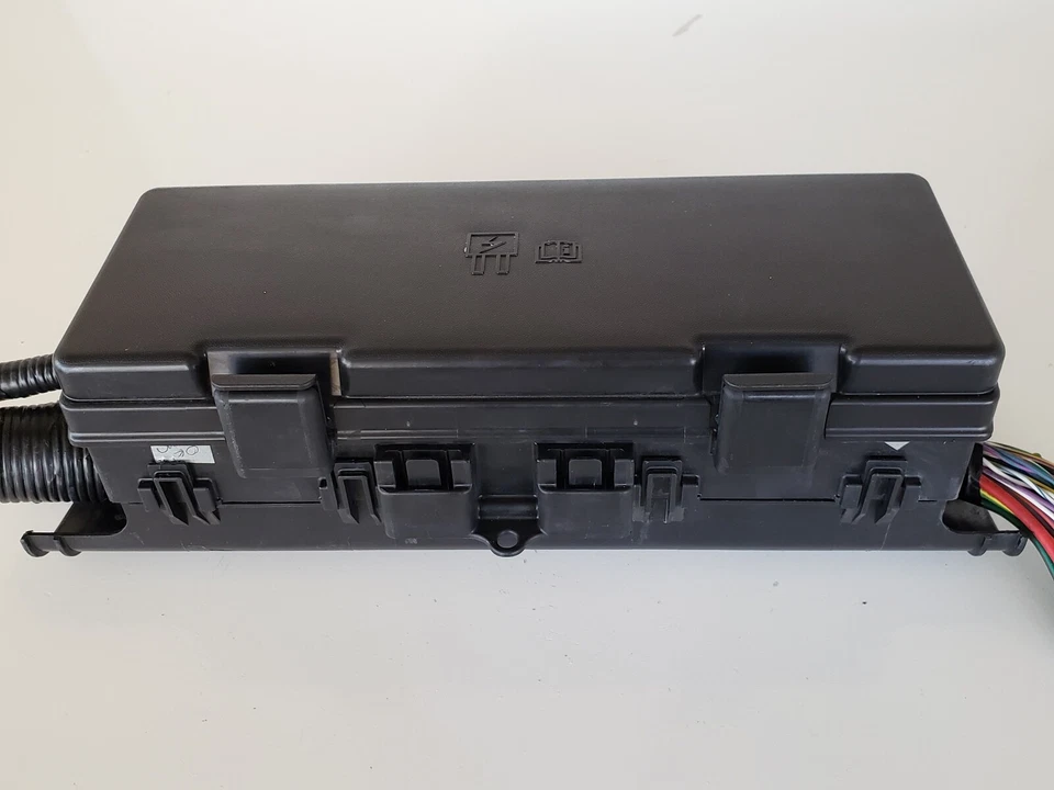 2012 Ford Expedition 9L1T-14A003-BA Fuse Box Fusebox Relay Unit Module - Image 4 of 4