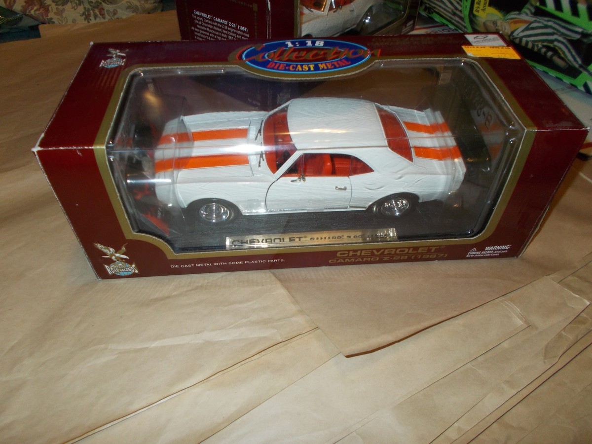 ホワイト　ミニチュアバッグ　4点 Road Legends 1:18 Scale 1967 White Chevrolet Camaro Z28 Diecast | eBay