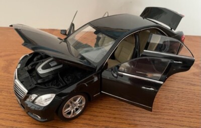 Minichamps Mercedes E-Class Klasse w212 1/18 Obsidian Black