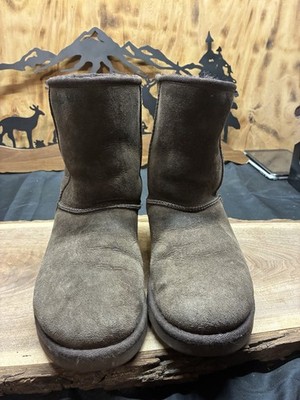 UGG Women's Classic Short Suede Boots Size 7 Chocolate Brown 5825 Sheepskin