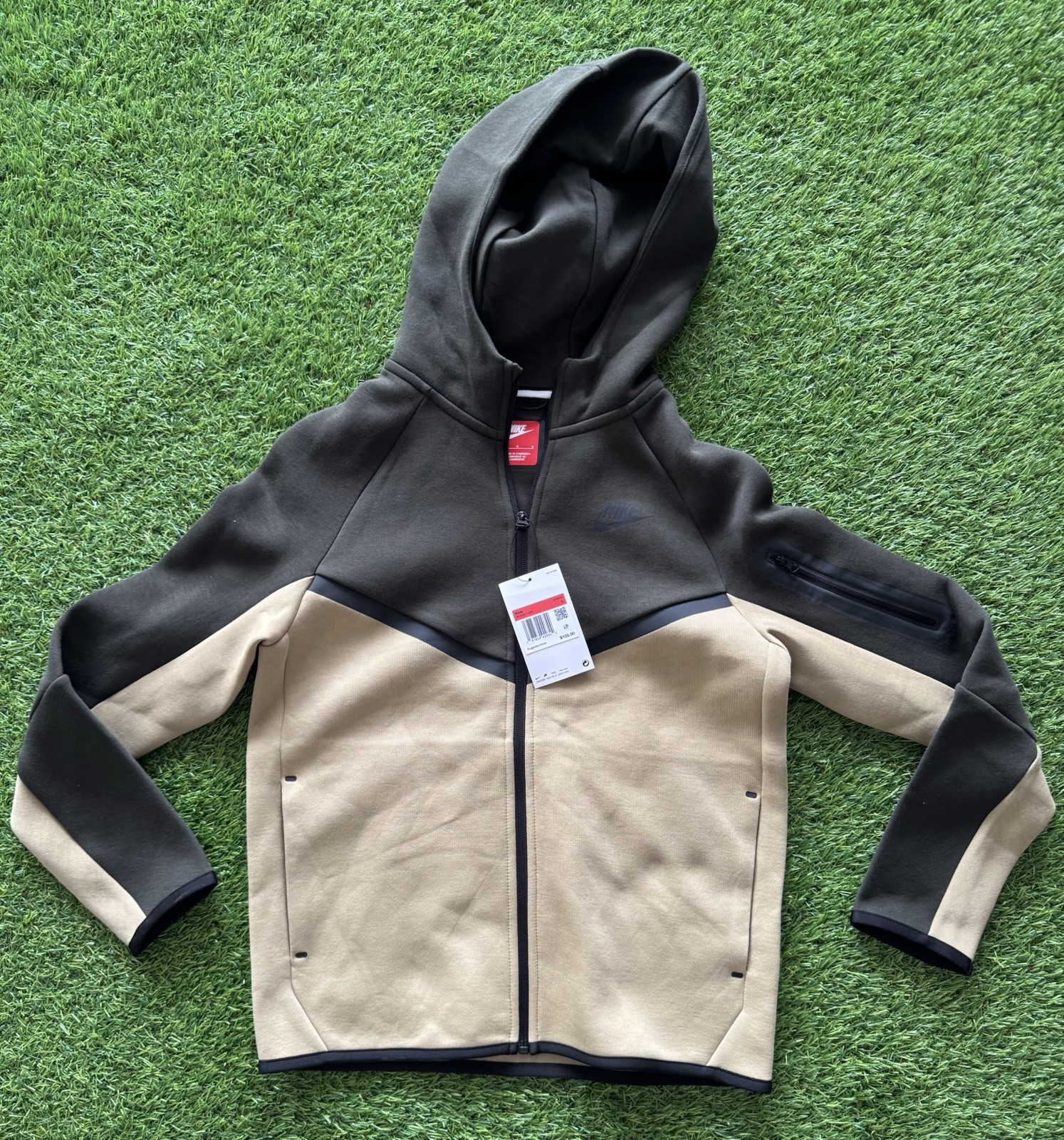 Nike Sportswear Tech Fleece Big Kids' Full-Zip Hoodie, Retail $105, Youth Large