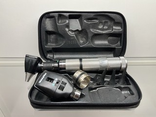 Vintage Welch Allyn Diagnostic Set Otoscope Ophthalmoscopes with 05259 Case READ