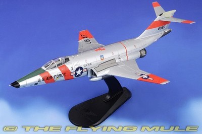 Hobby Master 1:72 RF-101C Voodoo USAF 363rd TRW #56-0165