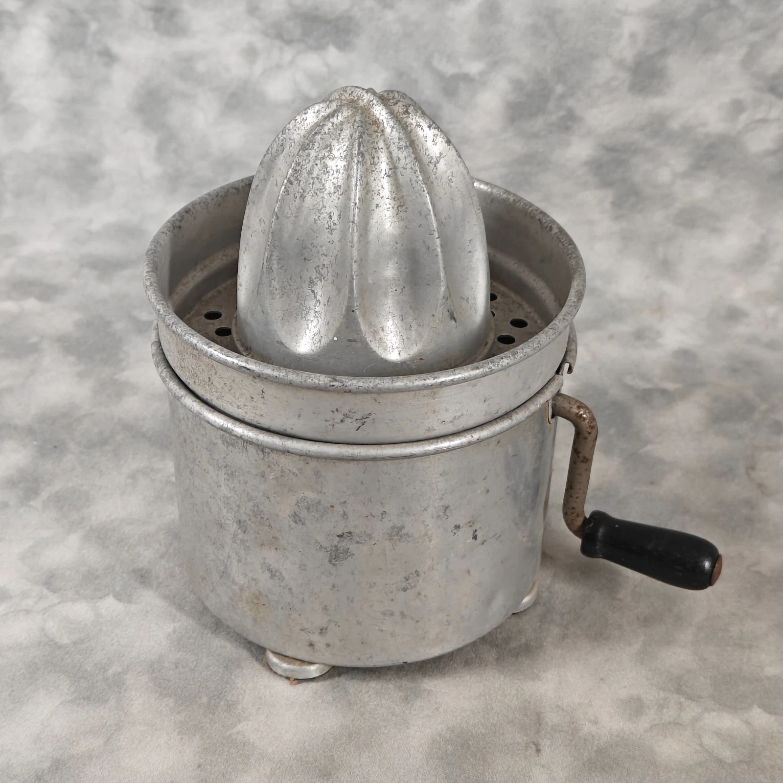 Vintage Quam-Nichols GEM Squeezer Hand Crank Citrus Juicer Chicago Aluminum!!