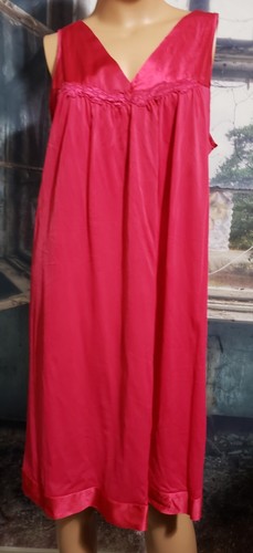 Camicia da notte senza maniche rossa Vanity Fair taglia M nylon made in USA scollo a V vintage