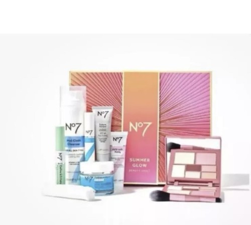 BOOTS No 7 "THE BEAUTY VAULT " 8 PIECE BEAUTY SET. Contents worth about £140 - Picture 2 of 3