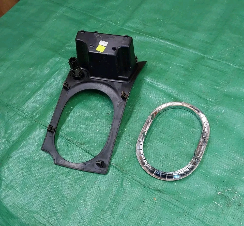 2005-2007 Mercury Mariner Center Console Shifter Bezel Trim OEM 5E6X-78045M - Image 3 of 4