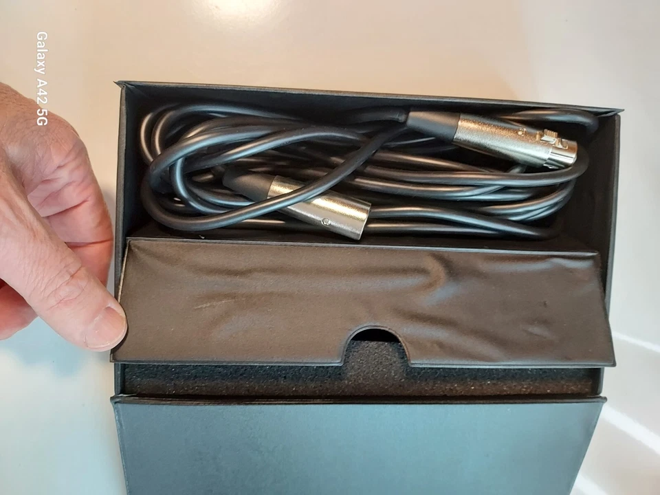 V-Tech VT-1040 Dynamic Unidirectional Microphone VTECH Professional, NEW IN BOX - Image 4 of 4