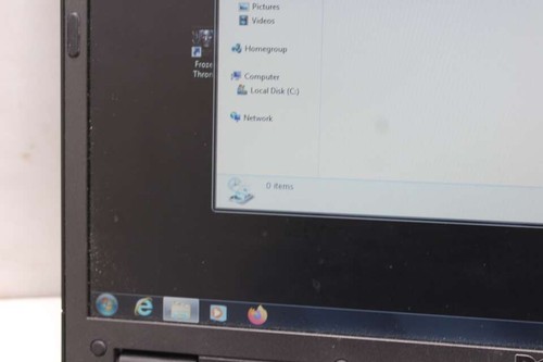 Dell Vostro 1720 Intel Core 2 Duo P8600 @ 2.4 4GB RAM 17.0" 60 GB Win 7 - Picture 7 of 12