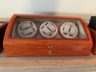 Uhrenbeweger 3 Drehteller und 3 Kissen Für 9 Uhren und mit 6 Uhren sind dabei