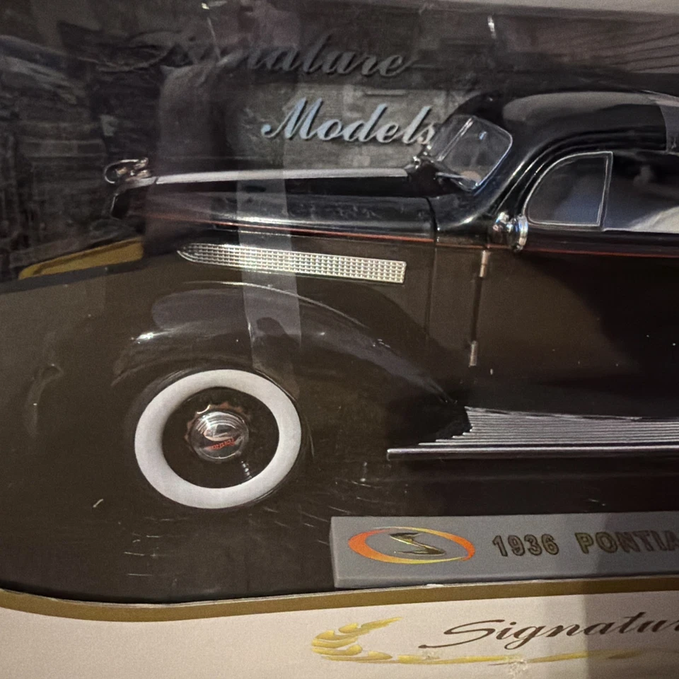 1:18 Die cast Signature 1936 Pontiac  Deluxe - Image 3 of 4