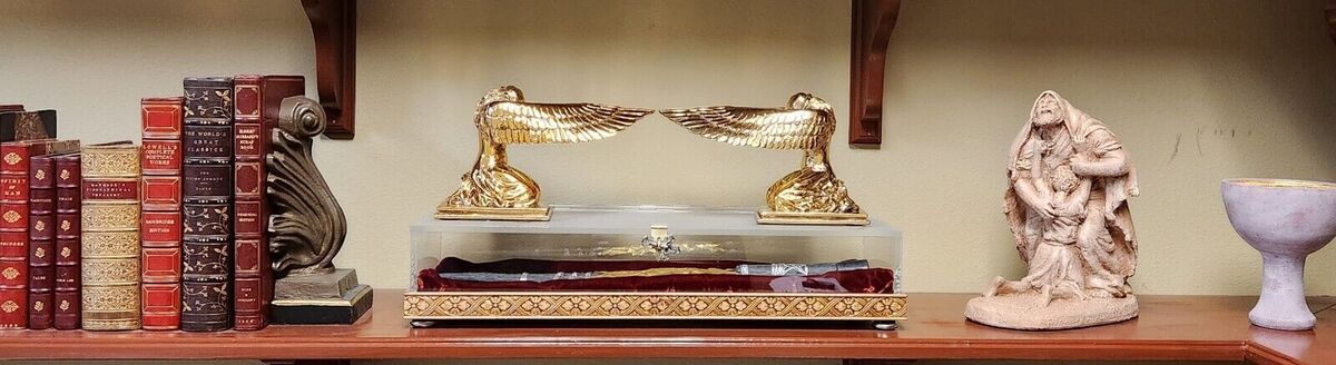 Indiana Jones ARK CHERUB ANGEL Gold Ark of the Covenant. 