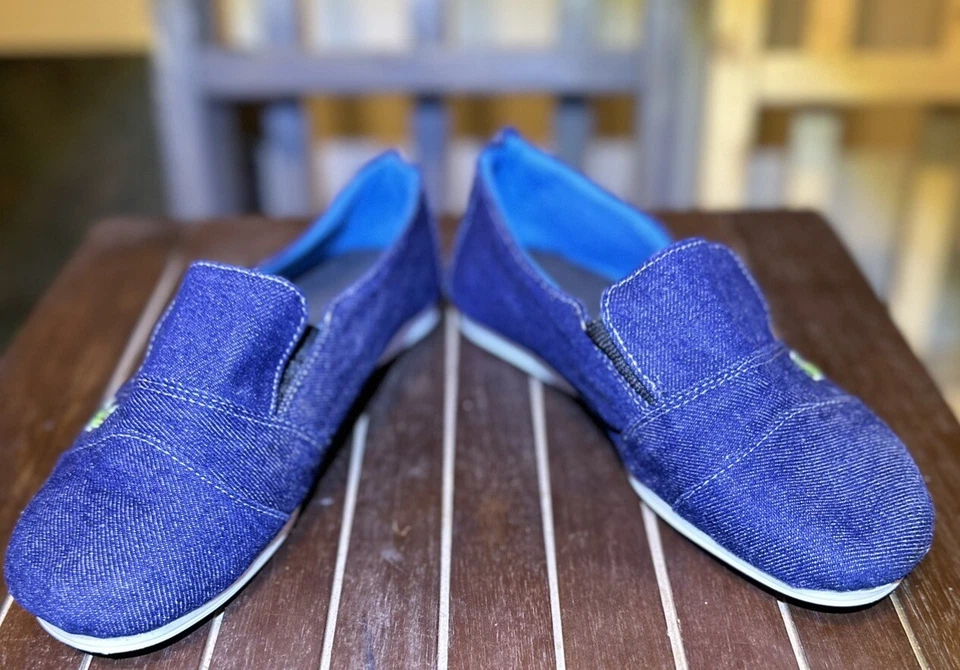 Women’s Lacoste Shoes Size 7-1/2 (39). - Image 3 of 4