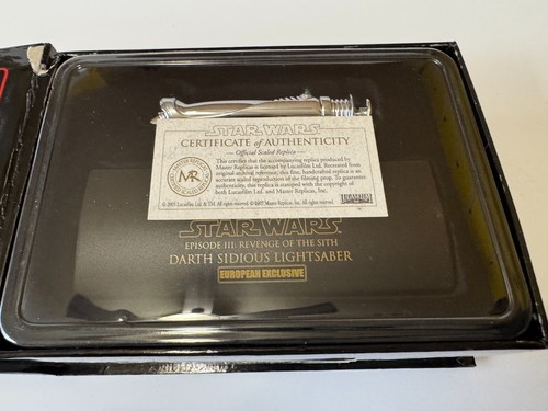 STAR WARS MASTER REPLICAS .45 SCALED DARTH SIDIOUS LIGHTSABER EXCLUSIVE SW-330 - Picture 6 of 10