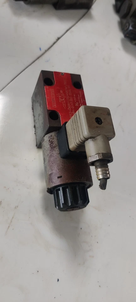 Válvula LIEBHERR RPE3-062R11/02400E1K1/003 Foto 3 de 4