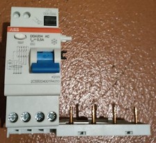 ABB Interruttore Differenziale Salvavita DDA204 AC 0,5A Gancio Rosso Mancante 