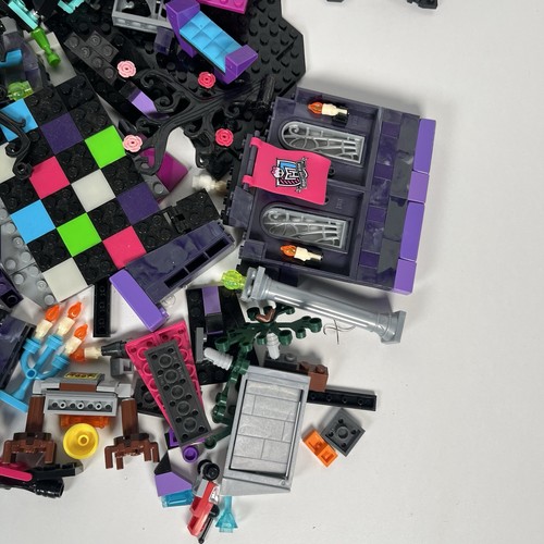 MEGA BLOKS Monster High Frankie Stein Sets Electrifying Room & School Fang Out - Picture 7 of 10