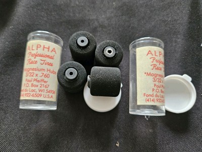 2 Pair Vintage 1/24 Slot Car NOS Alpha Red Dot Race Tires 3/32x.760 W/Magn Hubs