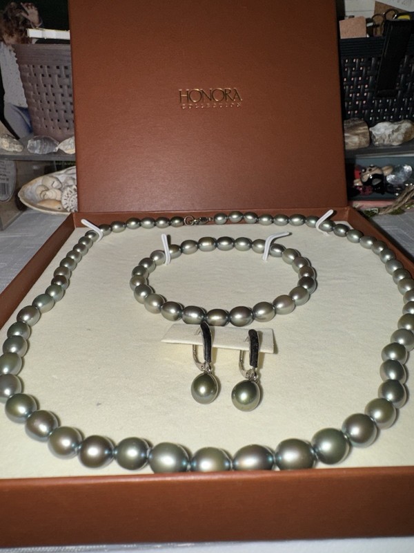 Honora Green Pearl Set wNecklace, Earrings, And Bracelet excellent condition QVC