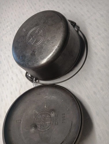 Griswold Cast Iron No.9 Dutch Oven with Lid