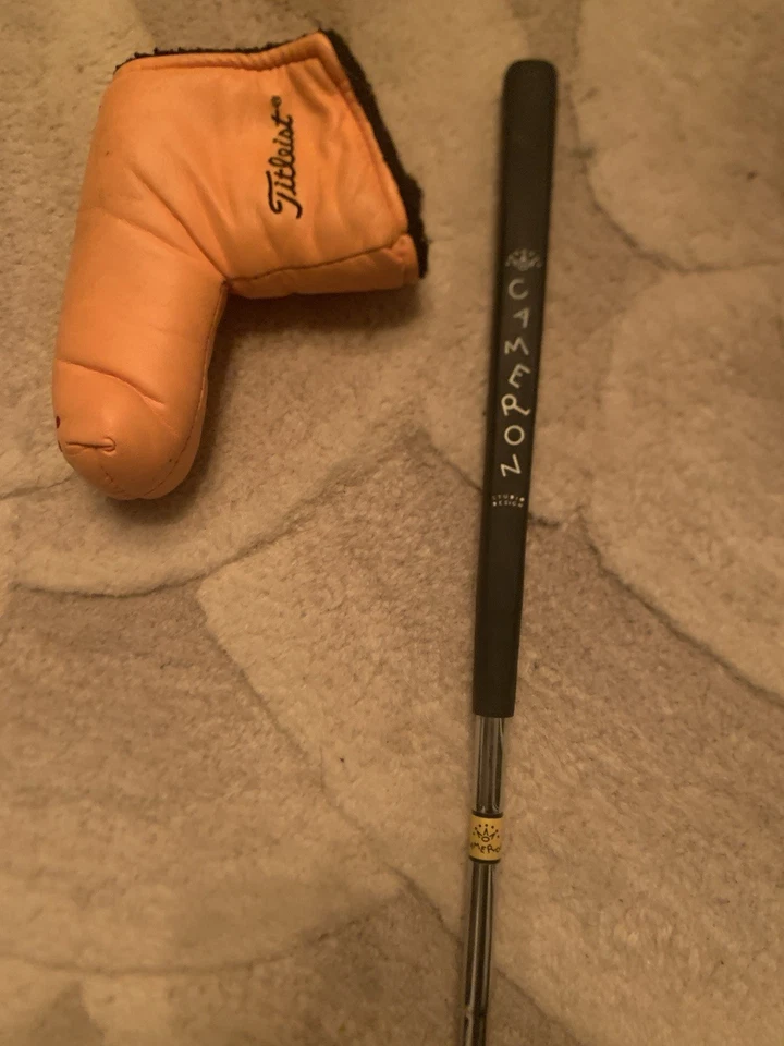 Scotty Cameron Men's Right-Handed Studio 1 With Original Cover And Divot Tool. - Image 3 of 4