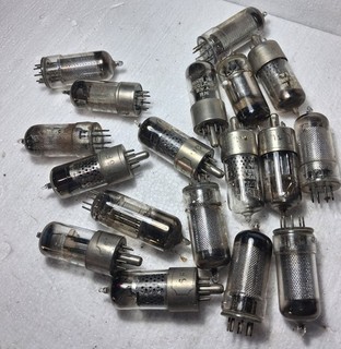 BOX VINTAGE VALVES NEW/USED B8A SERIES CHEAP TO SAVE FROM SCRAP