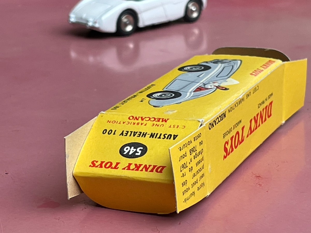 DINKY TOYS 546 Austin Healey 100 Sport avec sa boite d'origine