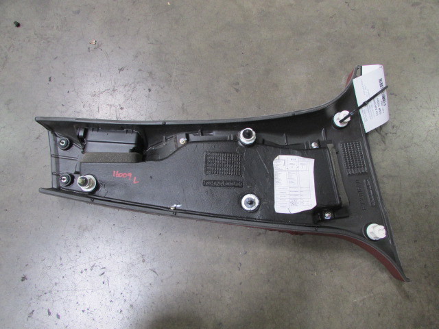 Maserati Quattroporte, Left B-Pillar Trim Panel, Bordeaux, Used, P/N 981388125